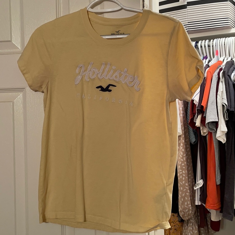 Yellow Hollister tee